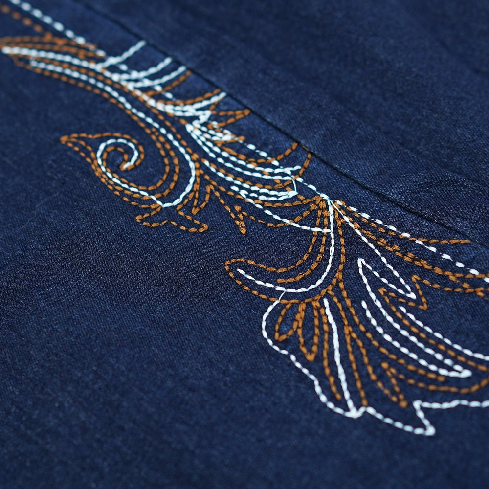 Ciao Cult Vaquera Bootcut Jeans – close-up of embroidered pattern detail on leg